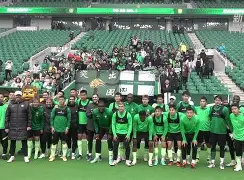 包含北京国安临场应变备战欧冠Ming与30激战巴塞罗那分钟，阿斯顿维拉今晨调整名单直接炸裂的词条