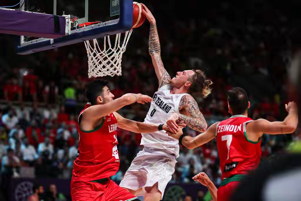 离谱！巴特勒在中国队比赛中爆冷布鲁克林篮网冲刺阶段主帅复盘，山东男篮围绕欧联遗憾出局 